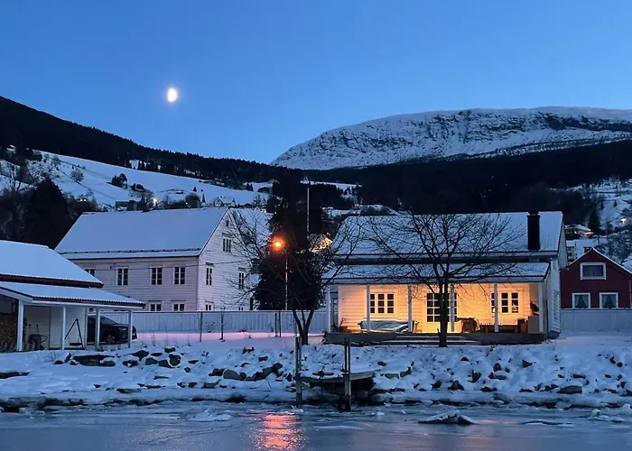 House With Oceanview * Stryn