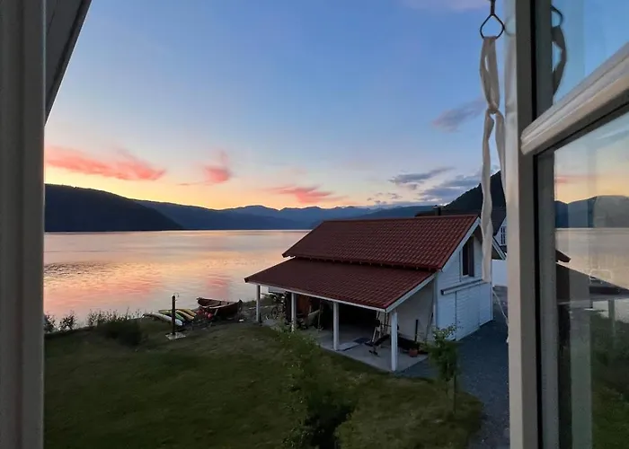 House With Oceanview * Stryn