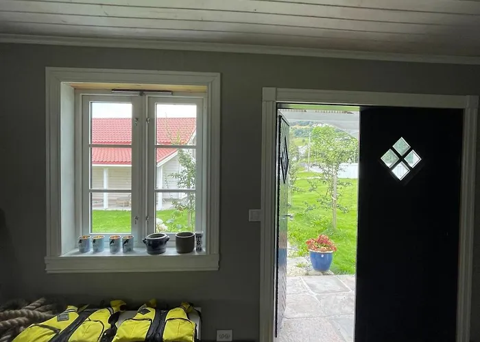 House With Oceanview * Stryn