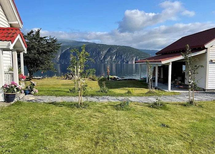 House With Oceanview * Stryn